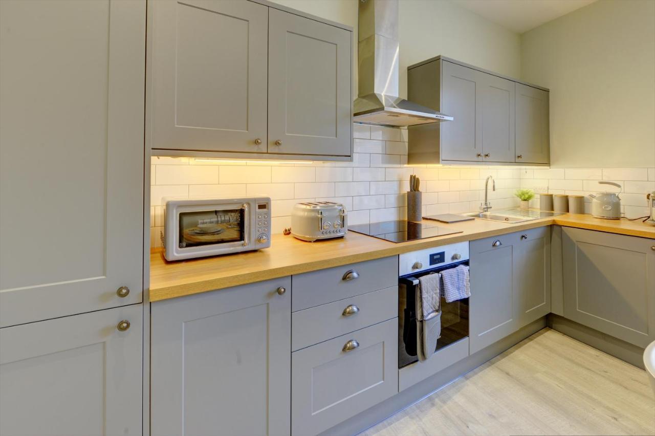 The Nook - A Modern 2 Bedroom Loft With Parking ريبون المظهر الخارجي الصورة